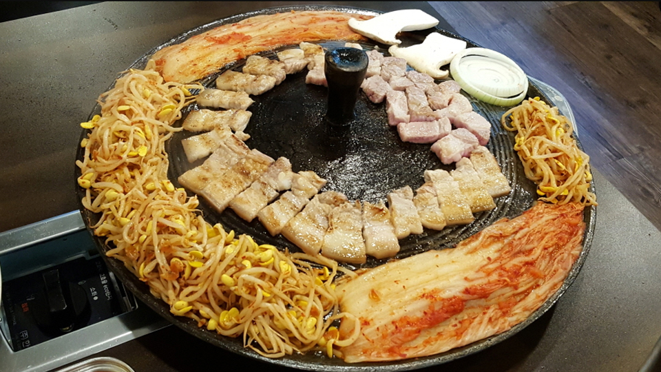 황금돼지솥뚜껑삼겹살