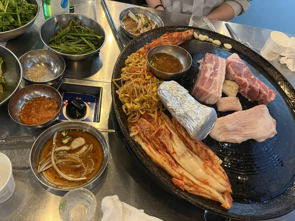 동두천솥뚜껑삼겹살 천안두정점 - OK114