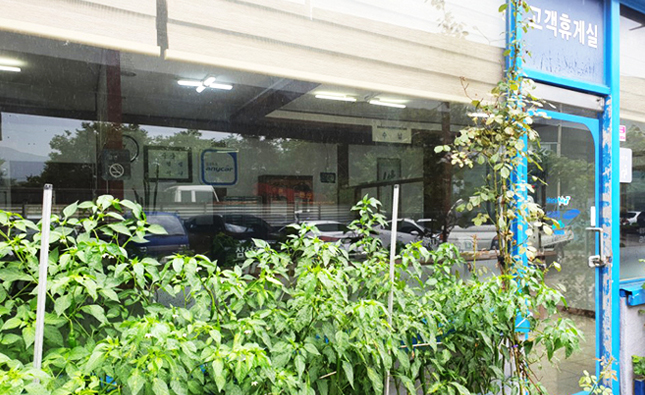 · 고객 휴게실 ·