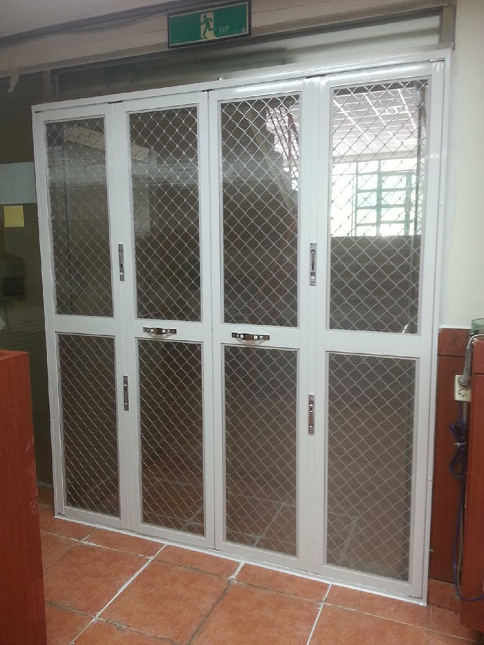 학교식당 계산 입구 방범방충기능 그릴망