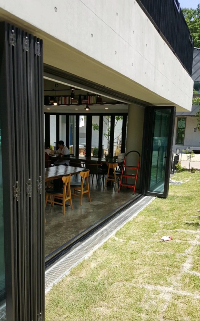 야외카페 폴딩도어 방충망