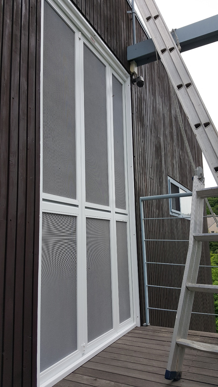 카페 2층 입구 방범방충기능 안전망