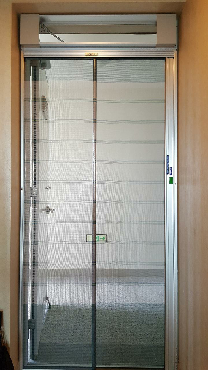 출입구 롤 방충망