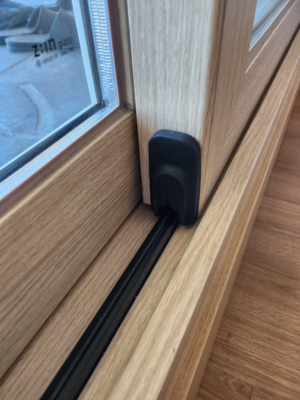 자동레바 잠금장치에 외풍차단 가스켓