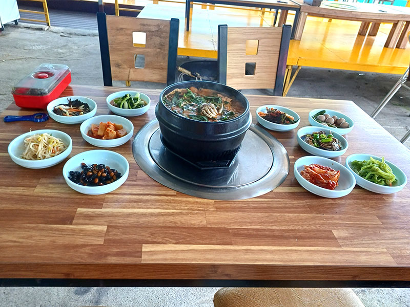 맛있는 요리로 기분 좋은 식사가 되시도록 노력하겠습니다.