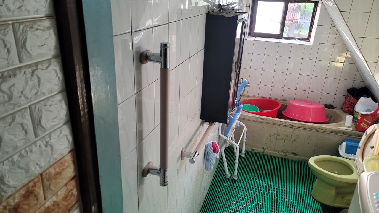 보행기 / 안전손잡이 / 미끄럼방지매트